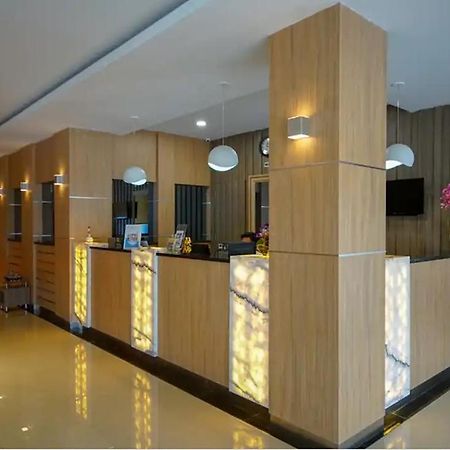 Twospaces Living At Kr Hotel Palembang Kültér fotó