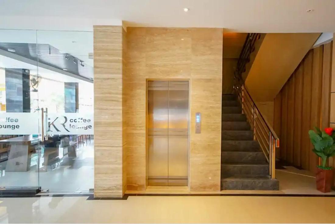Twospaces Living At Kr Hotel Palembang Kültér fotó